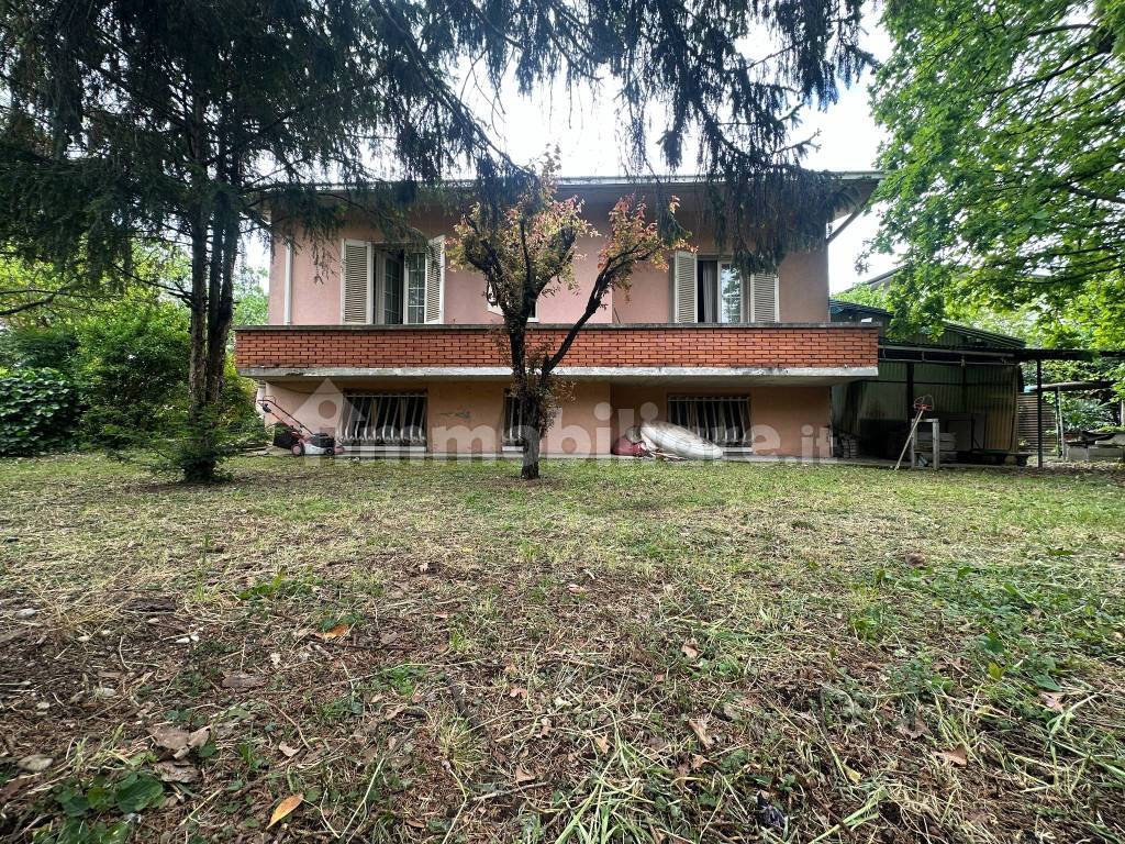 Villa unifamiliare via Giacomo Leopardi, Centro, Ghedi