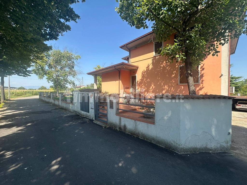 Villa bifamiliare via Camillo Benso di Cavour 29/A, Centro, Ghedi