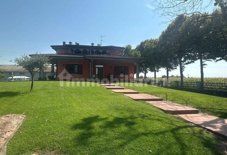 Villa bifamiliare via Camillo Benso di Cavour 29/A, Centro, Ghedi
