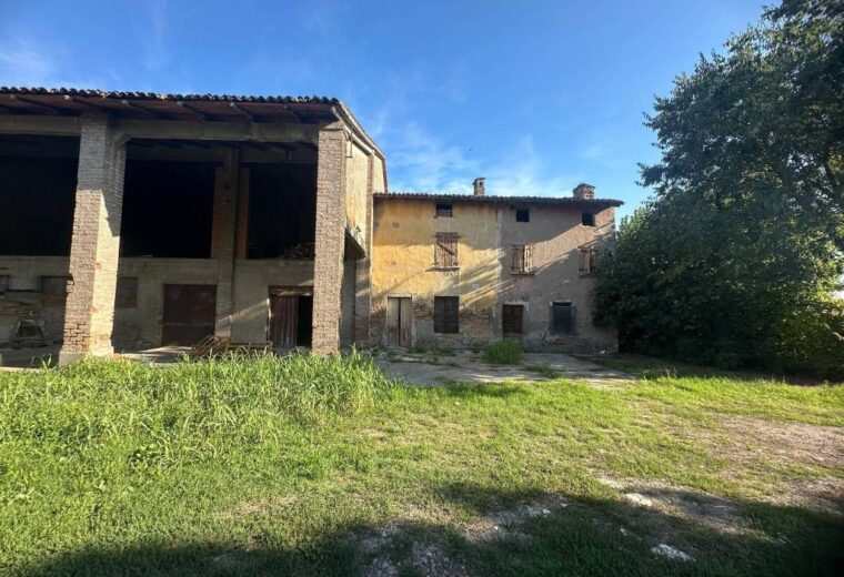 Cascina, da ristrutturare, 342 m², Visano