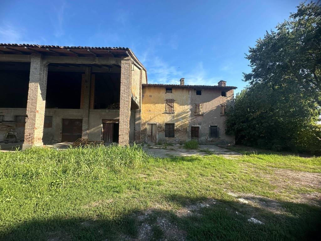 Cascina, da ristrutturare, 342 m², Visano