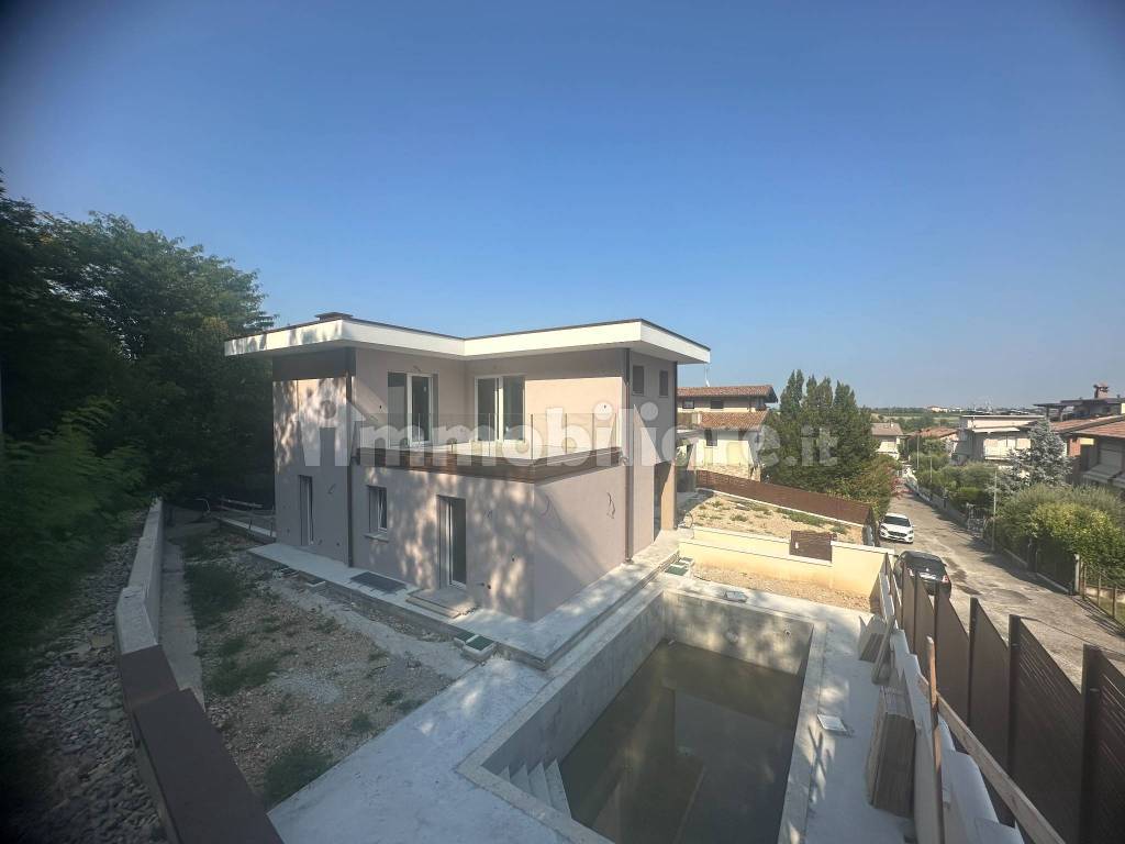 Quadrilocale via Vicina, Entroterra, Desenzano del Garda