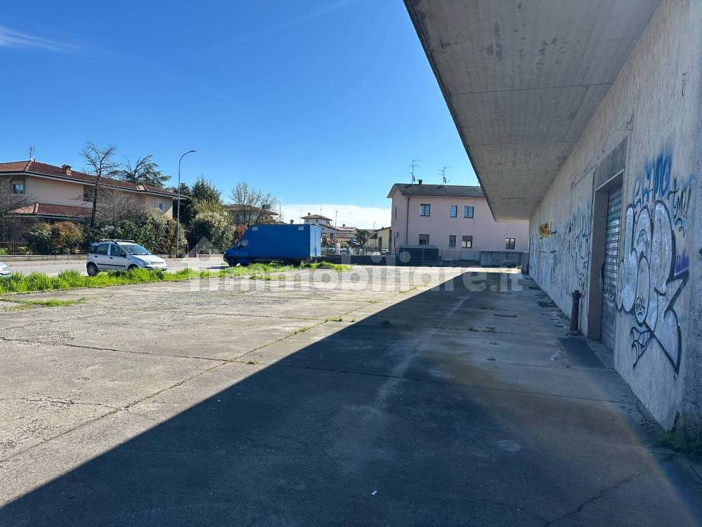 Locale commerciale via Campagna 60, Centro, Montirone